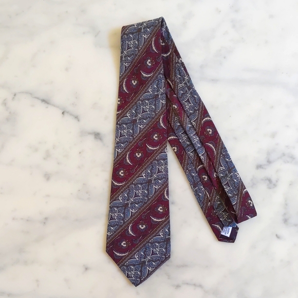 NWOT. Hunting Horn Classics 100% Silk Tie with Multicolor Design Patterns. - Picture 2 of 5